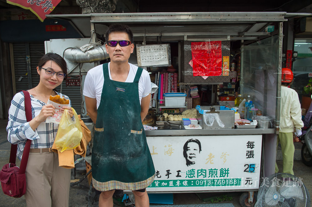【台南美食】新化老街上的人氣蔥肉煎餅，秒殺等級的美味：上海老爹蔥肉煎餅