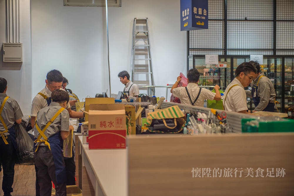 【台南批發】日本最大二手商店海德沃福來了，收購物品第一天還沒開門就人潮擠爆~