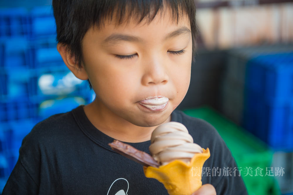 【超商美食】全家便利商店推出七七乳加巧克力霜淇淋，你來嚐鮮了嗎？