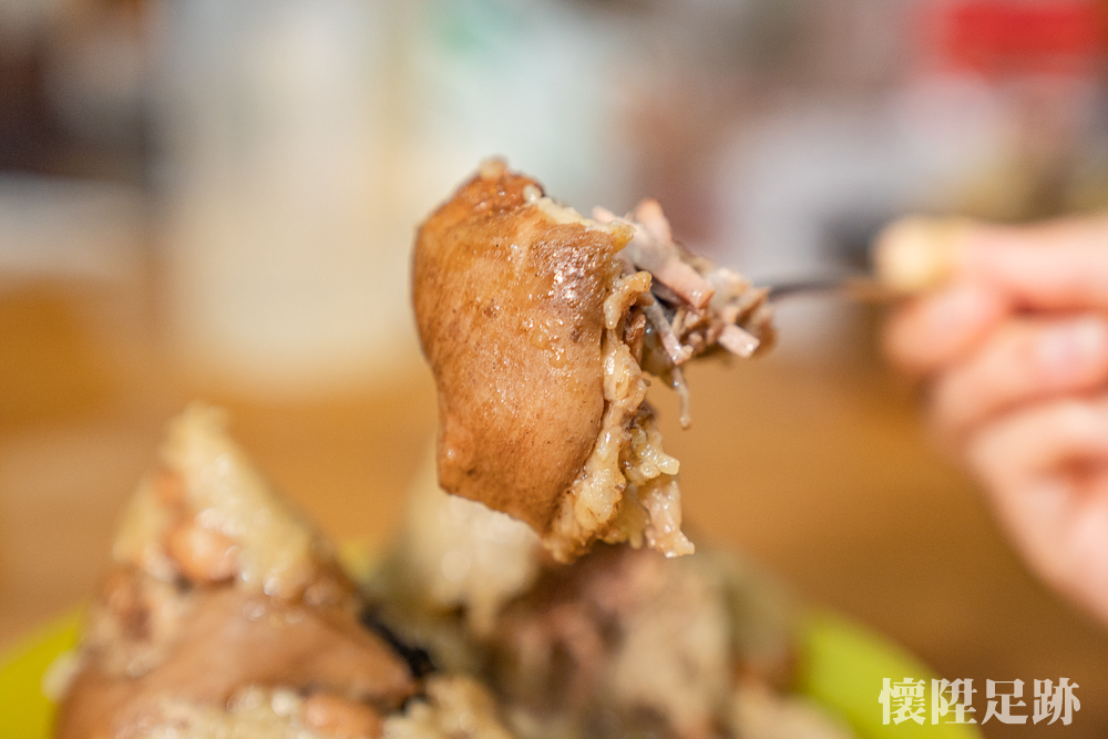 【台南粽子】阿中部長台南行的早餐，隱藏版「豬腳粽」！吃一口就回不去的好滋味：安平古早味肉粽