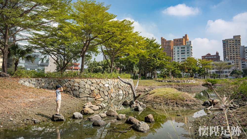 【台南景點】台南最新生態公園！在這裡還可以看到「中國城入口意象的龍鳳壁」：大涼生態公園