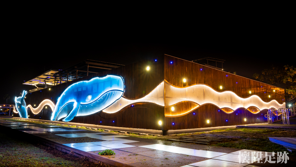 【台南景點】台南安平鯨魚廣場！夜晚限定絕美景緻「大魚星光牆」等你來一睹風采~
