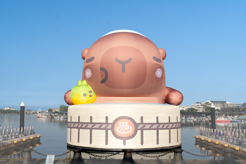【台南景點】超大卡皮巴拉現身台南安平!圓滾滾的卡皮配上海景好拍又好逛 【台南景點】超大卡皮巴拉現身台南安平!圓滾滾的卡皮配上海景好拍又好逛