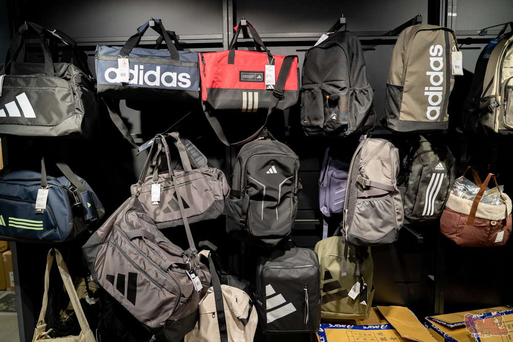 【台南特賣會】2026台南運動用品開春特賣!全館鞋衣特價5折起,滿額再享現金折扣,雙重折扣超划算!新年買新衣新鞋就來雷根運動用品中山旗艦店 【台南特賣會】2026台南運動用品開春特賣!全館鞋衣特價5折起,滿額再享現金折扣,雙重折扣超划算!新年買新衣新鞋就來雷根運動用品中山旗艦店