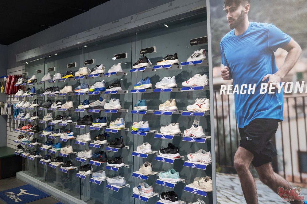 屏東運動用品特賣會來囉!結束營業大出清,全館鞋衣褲下殺5折起,滿額再享疊加折扣優惠,撿便宜就來潮州雷根運動用品專賣店 屏東運動用品特賣會來囉!結束營業大出清,全館鞋衣褲下殺5折起,滿額再享疊加折扣優惠,撿便宜就來潮州雷根運動用品專賣店