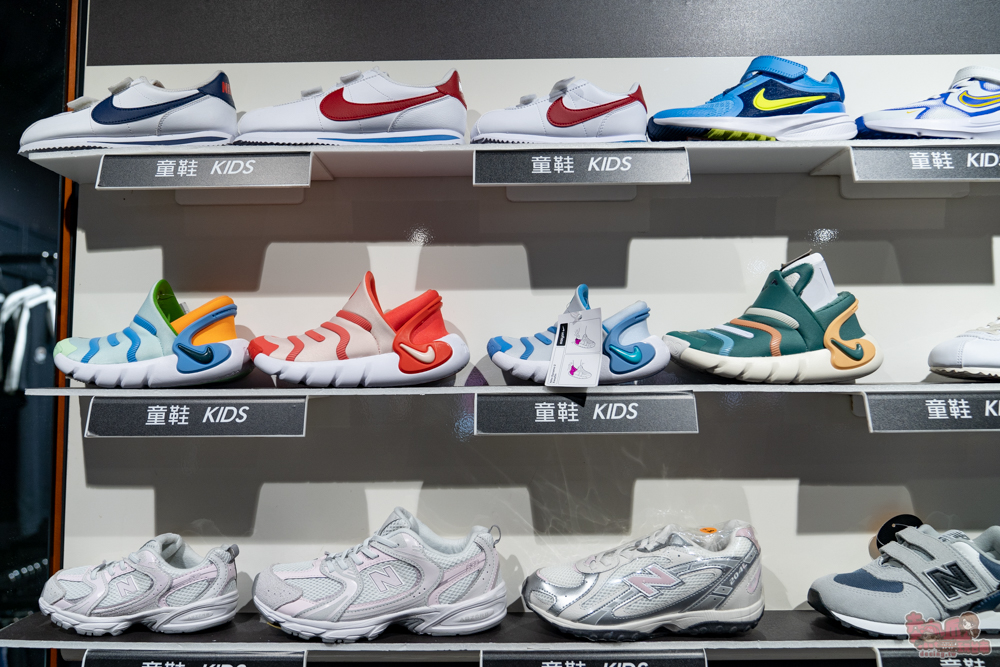 屏東運動用品特賣會來囉!結束營業大出清,全館鞋衣褲下殺5折起,滿額再享疊加折扣優惠,撿便宜就來潮州雷根運動用品專賣店 屏東運動用品特賣會來囉!結束營業大出清,全館鞋衣褲下殺5折起,滿額再享疊加折扣優惠,撿便宜就來潮州雷根運動用品專賣店