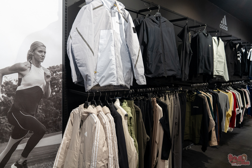 屏東運動用品特賣會來囉!結束營業大出清,全館鞋衣褲下殺5折起,滿額再享疊加折扣優惠,撿便宜就來潮州雷根運動用品專賣店 屏東運動用品特賣會來囉!結束營業大出清,全館鞋衣褲下殺5折起,滿額再享疊加折扣優惠,撿便宜就來潮州雷根運動用品專賣店