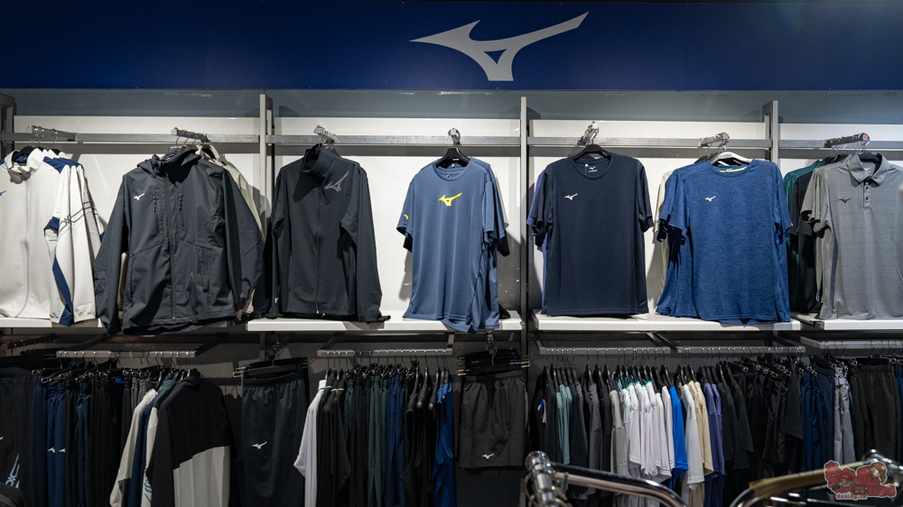 屏東運動用品特賣會來囉!結束營業大出清,全館鞋衣褲下殺5折起,滿額再享疊加折扣優惠,撿便宜就來潮州雷根運動用品專賣店 屏東運動用品特賣會來囉!結束營業大出清,全館鞋衣褲下殺5折起,滿額再享疊加折扣優惠,撿便宜就來潮州雷根運動用品專賣店