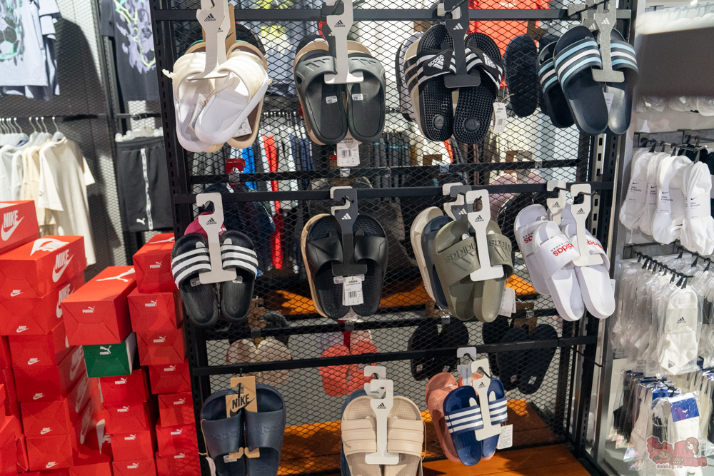 屏東運動用品特賣會來囉!結束營業大出清,全館鞋衣褲下殺5折起,滿額再享疊加折扣優惠,撿便宜就來潮州雷根運動用品專賣店 屏東運動用品特賣會來囉!結束營業大出清,全館鞋衣褲下殺5折起,滿額再享疊加折扣優惠,撿便宜就來潮州雷根運動用品專賣店