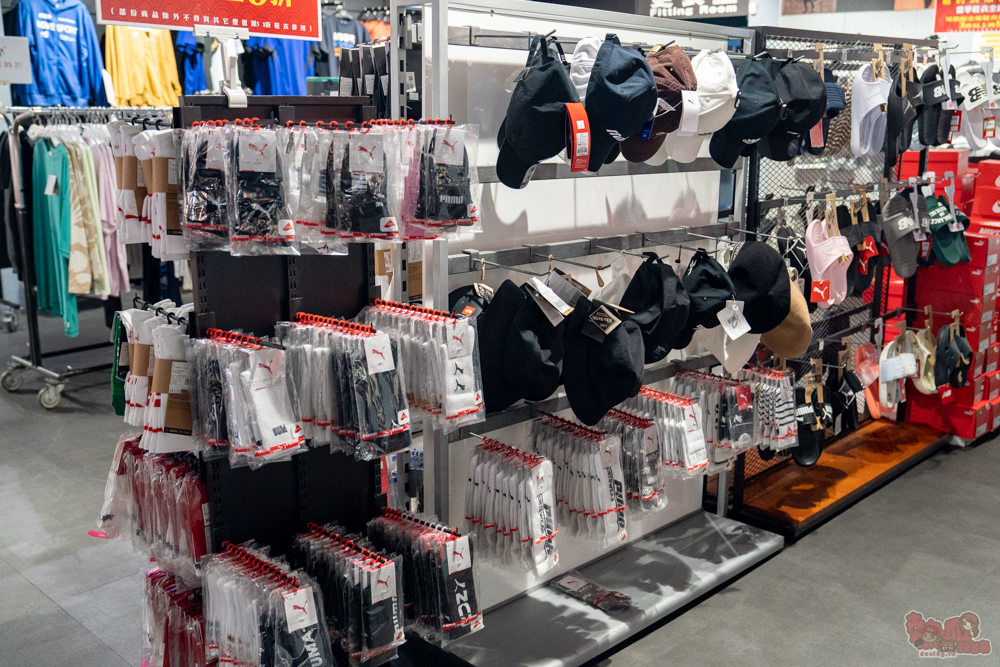 屏東運動用品特賣會來囉!結束營業大出清,全館鞋衣褲下殺5折起,滿額再享疊加折扣優惠,撿便宜就來潮州雷根運動用品專賣店 屏東運動用品特賣會來囉!結束營業大出清,全館鞋衣褲下殺5折起,滿額再享疊加折扣優惠,撿便宜就來潮州雷根運動用品專賣店